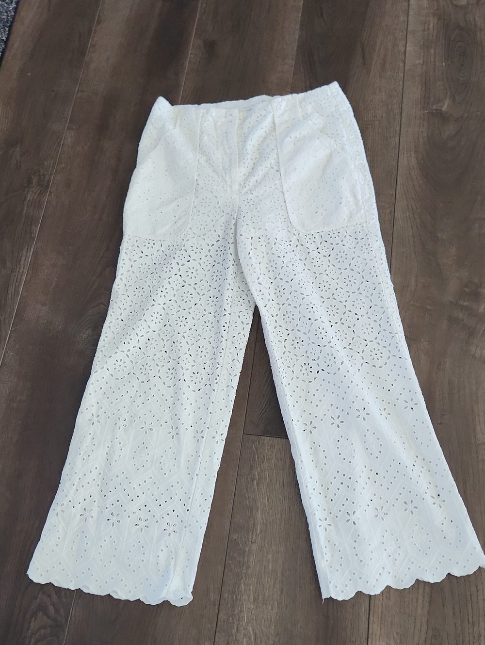 RTR sz 10 veronica beard white  riggs cutout scalloped pants eyelet